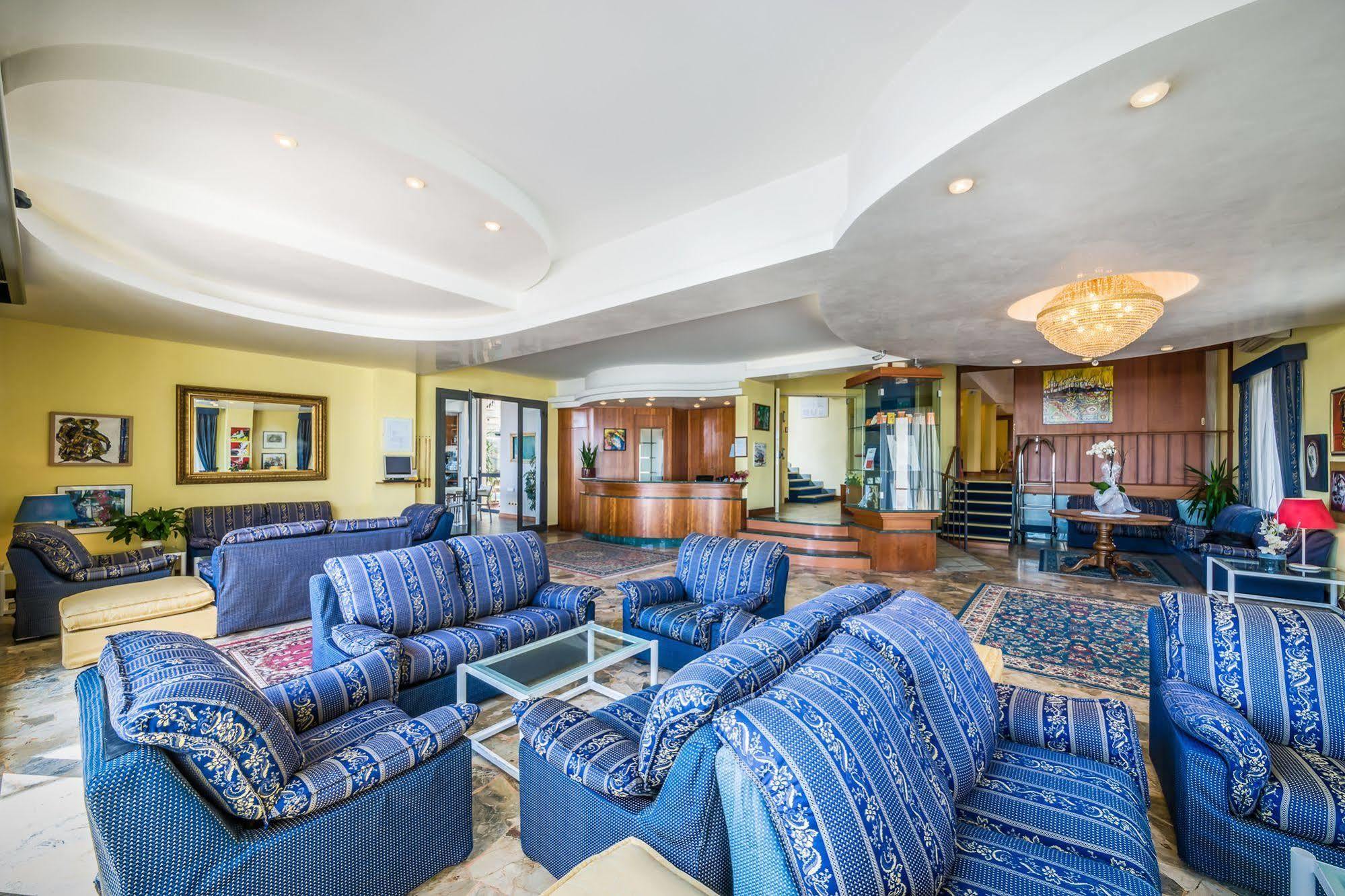 Hotel Agostini Bellaria-Igea Marina Esterno foto